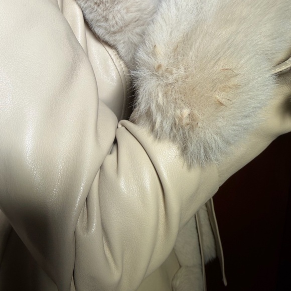 Flam Mode Elegant Cream Faux Fur Trimmed Coat - Picture 7 of 13